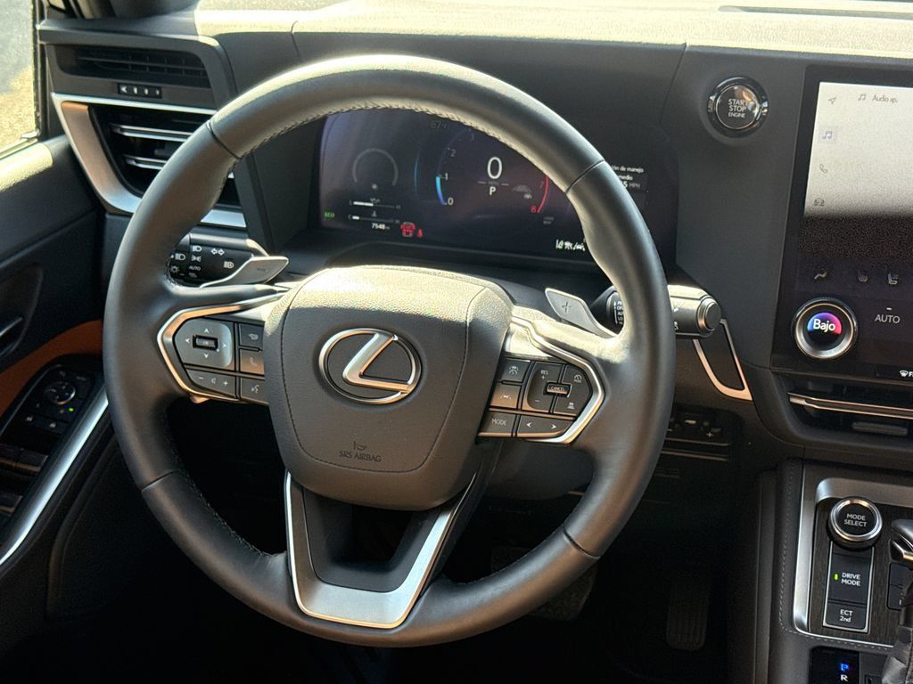 Used 2025 Lexus GX 550 w/ Accessory Package (2T) AWD/4WD image 13