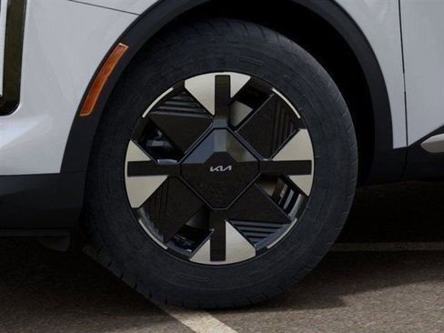 New 2026 Kia Sportage LX FWD image 9