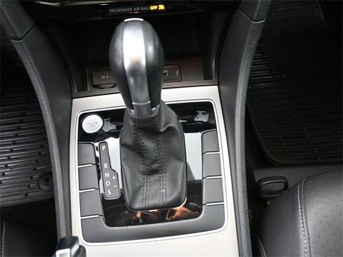 Used 2020 Volkswagen Passat 2.0T SE w/ Sunroof Package image 3