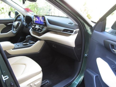 Certified 2025 Toyota Highlander XLE AWD/4WD image 19