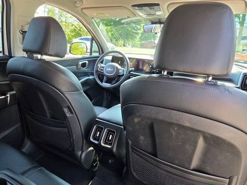 Used 2024 Kia Sorento S AWD/4WD image 16