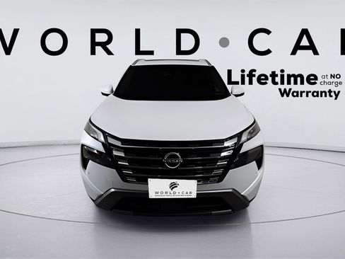 Used 2024 Nissan Rogue SL w/ SL Premium Package image 2