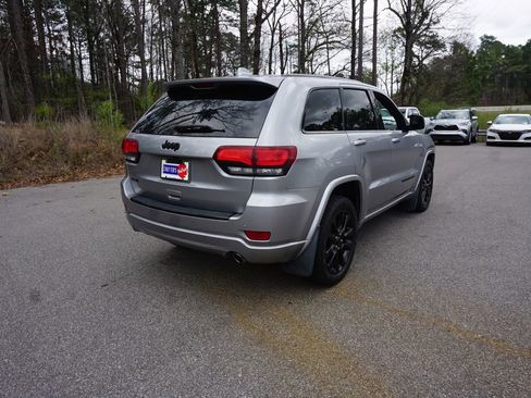 Used 2018 Jeep Grand Cherokee Altitude image 21