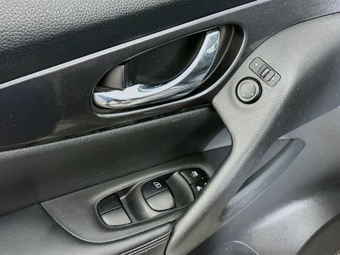 Used 2018 Nissan Rogue S FWD image 15