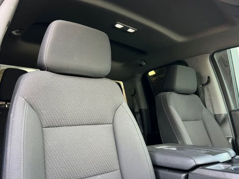 Used 2021 Chevrolet Silverado 1500 Custom image 18