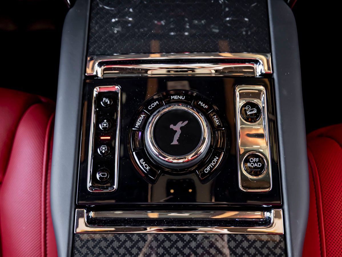 Used 2024 Rolls-Royce Cullinan Black Badge w/ Dark Exterior Package AWD/4WD image 18