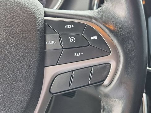 Used 2019 Jeep Grand Cherokee Altitude AWD/4WD image 20