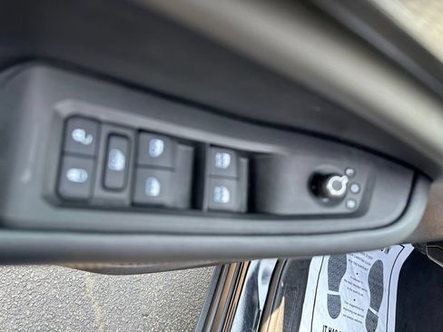 Used 2025 Jeep Grand Cherokee Altitude AWD/4WD image 14