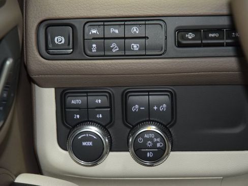 Used 2024 GMC Yukon XL Denali image 37