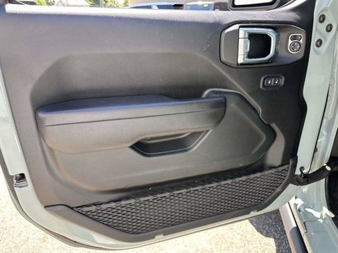 Used 2023 Jeep Wrangler Unlimited w/ Cold Weather Group AWD/4WD image 15