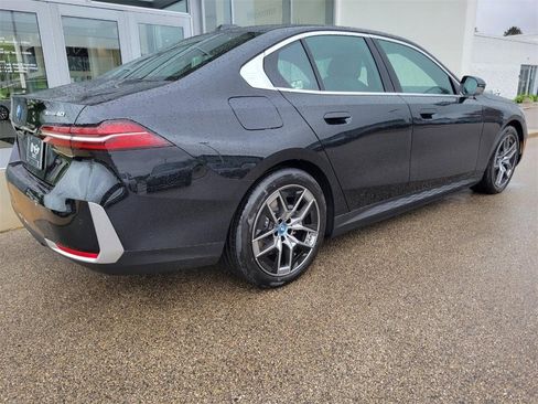 Used 2025 BMW i5 xDrive40 w/ Premium Package image 3