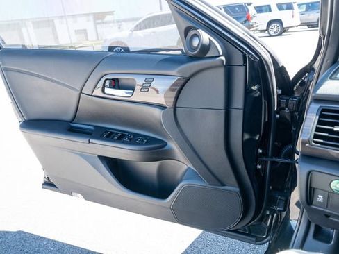 Used 2017 Honda Accord EX-L image 28