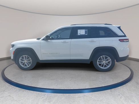 Used 2024 Jeep Grand Cherokee Laredo X AWD/4WD image 8