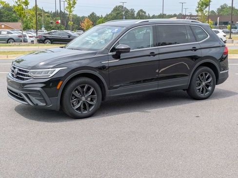 Certified 2024 Volkswagen Tiguan SE w/ Panoramic Sunroof Package FWD image 8