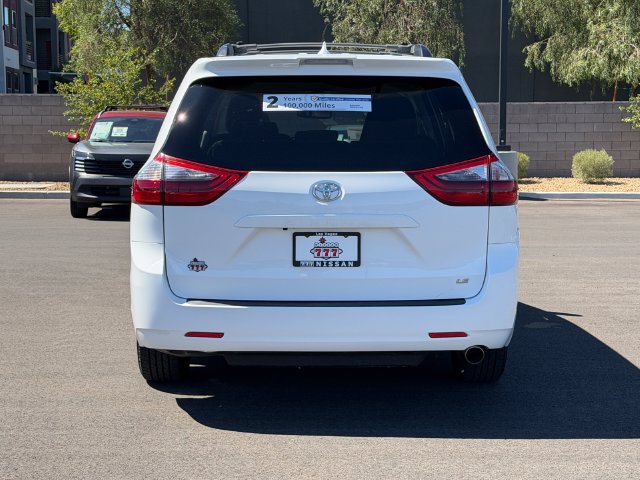 Used 2020 Toyota Sienna LE w/ Carpet Mat Package FWD image 5