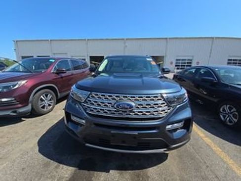 Used 2023 Ford Explorer Limited w/ Limited Technology Package AWD/4WD image 2