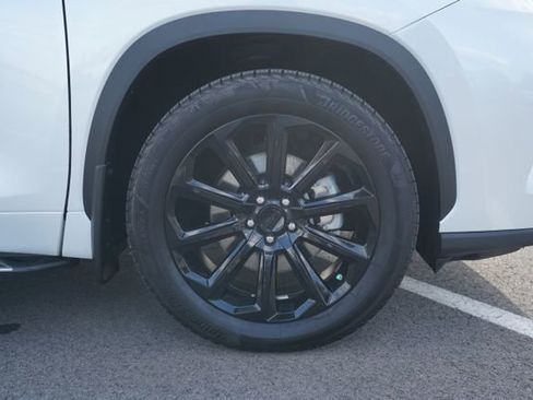 Used 2024 Toyota Highlander LE image 46