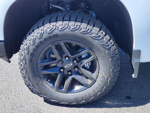 New 2026 Chevrolet Silverado 1500 Custom Trail Boss w/ LPO, Dark Essentials Package AWD/4WD image 6