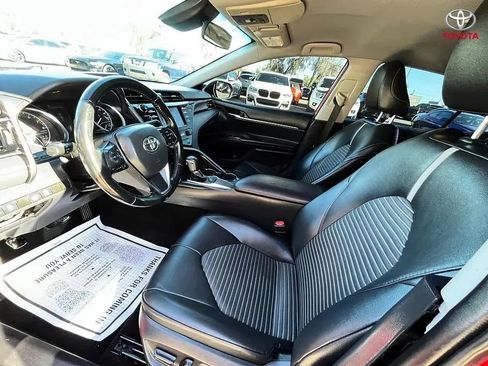 Used 2019 Toyota Camry SE w/ Carpet Mat Package FWD image 9