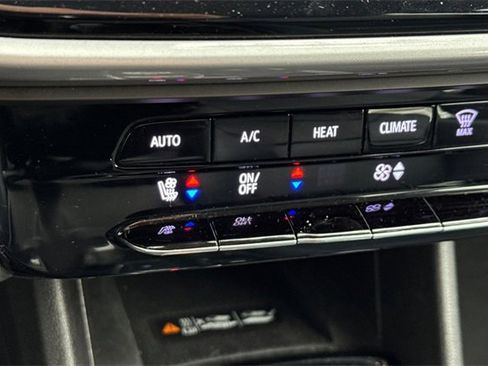 Used 2022 Chevrolet Bolt EUV LT w/ Convenience Package image 29