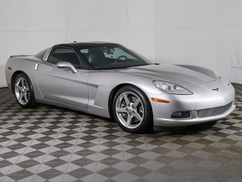 Used 2005 Chevrolet Corvette Coupe w/ Preferred Equipment Group RWD image 2