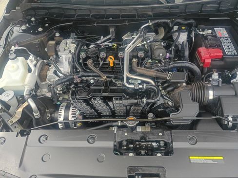 Used 2025 Nissan Altima 2.5 SV FWD image 19