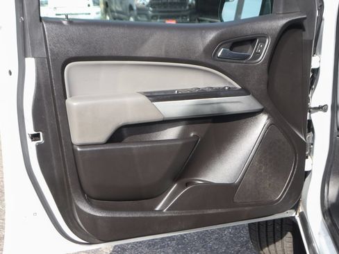 Used 2017 Chevrolet Colorado LT w/ Luxury Package, Chrome RWD image 16