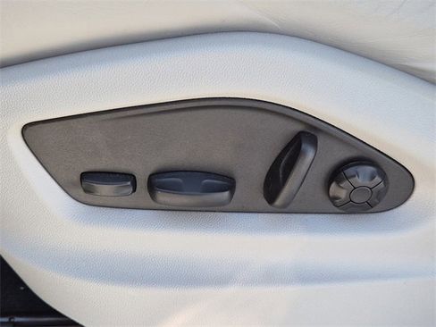 Used 2022 Porsche Cayenne Platinum Edition image 18