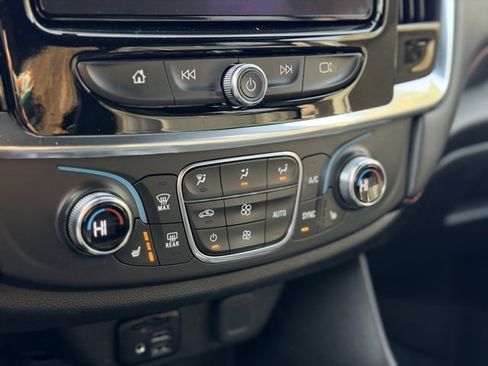 Used 2023 Chevrolet Traverse RS image 15
