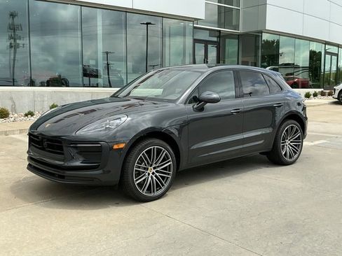 New 2025 Porsche Macan image 1
