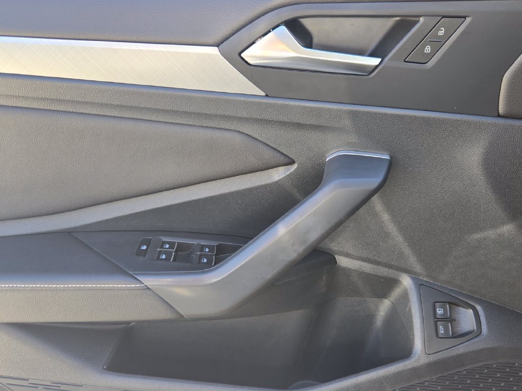 Certified 2023 Volkswagen Jetta SE w/ Panoramic Sunroof Package FWD image 26