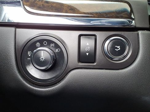 Used 2013 Lincoln MKS image 28