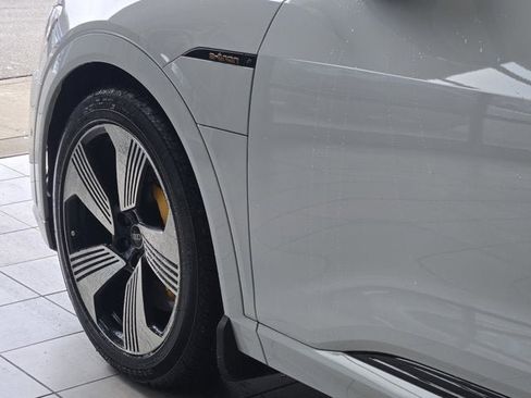 Used 2022 Audi e-tron Premium Plus w/ Premium Plus Package image 17
