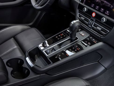 Certified 2026 Porsche Macan AWD/4WD image 55