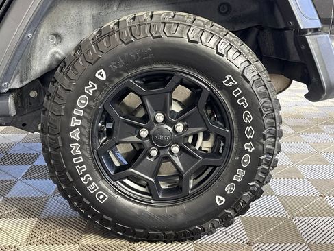 Used 2023 Jeep Wrangler Unlimited w/ Cold Weather Group AWD/4WD image 11