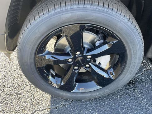 New 2025 Jeep Grand Cherokee Limited w/ Luxury Tech Group II image 13