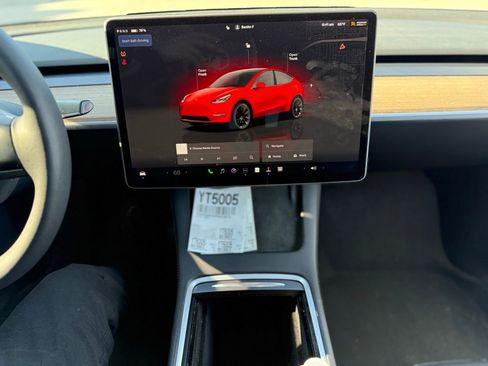 Used 2023 Tesla Model Y Long Range image 9