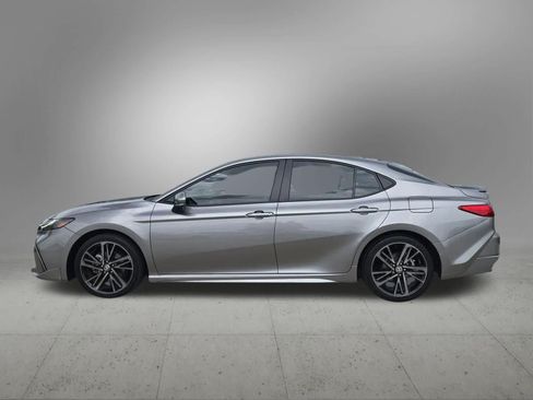 Used 2025 Toyota Camry XSE FWD image 3