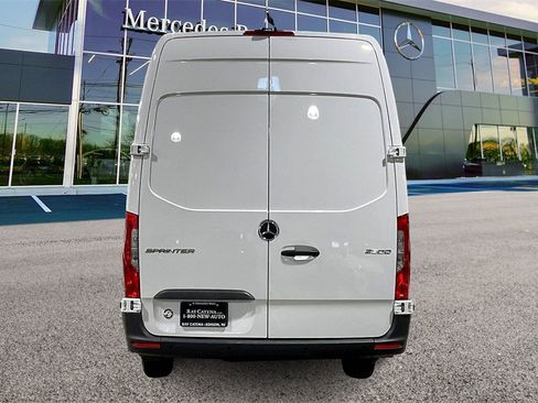 Used 2025 Mercedes-Benz Sprinter 2500 image 4