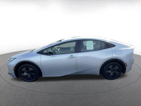 Used 2025 Toyota Prius LE image 9