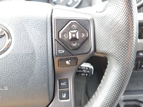 Used 2018 Toyota Tacoma TRD Sport w/ Technology Package image 31