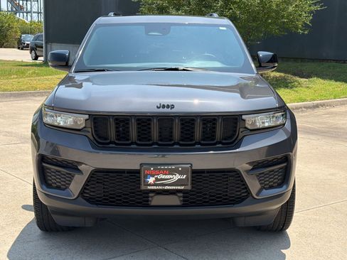 Used 2025 Jeep Grand Cherokee Altitude w/ Trailer Tow Package AWD/4WD image 6