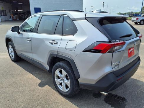 Used 2019 Toyota RAV4 XLE w/ Convenience Package image 3