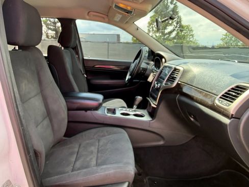Used 2013 Jeep Grand Cherokee Laredo AWD/4WD image 18