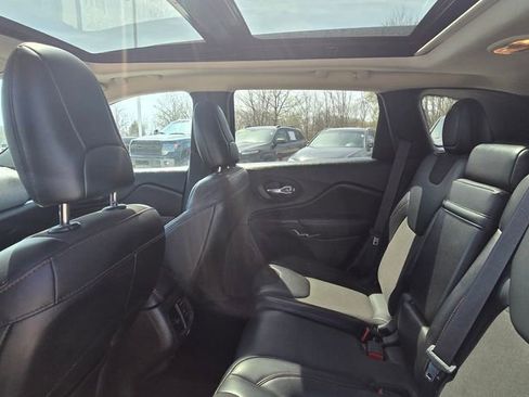 Used 2017 Jeep Cherokee Trailhawk w/ Comfort & Convenience Group AWD/4WD image 6