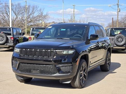New 2025 Jeep Grand Cherokee Altitude image 2