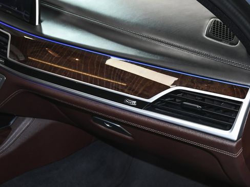 Used 2022 BMW 750i xDrive w/ Executive Package image 83