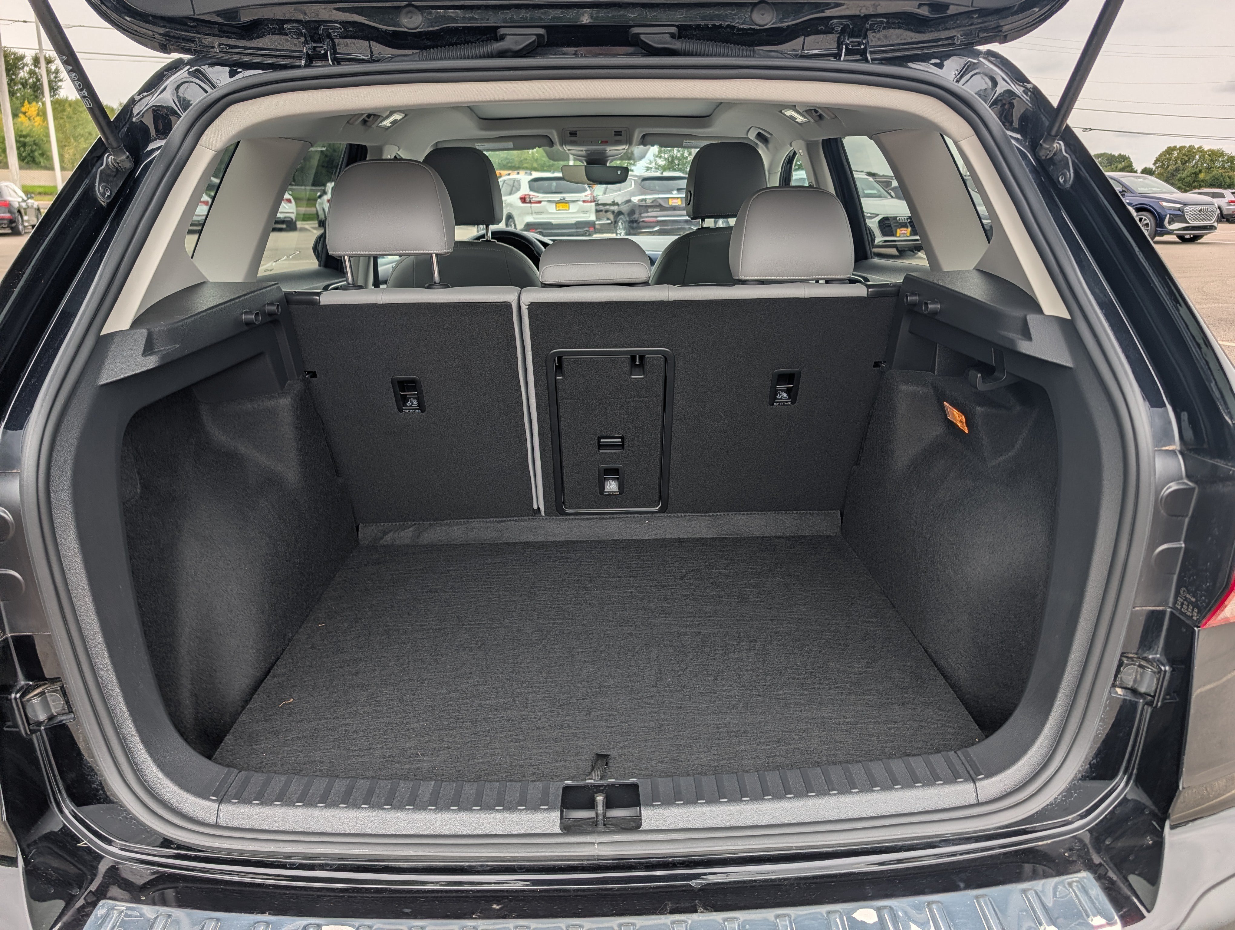 Certified 2023 Volkswagen Taos SE w/ Panoramic Sunroof Package AWD/4WD image 22