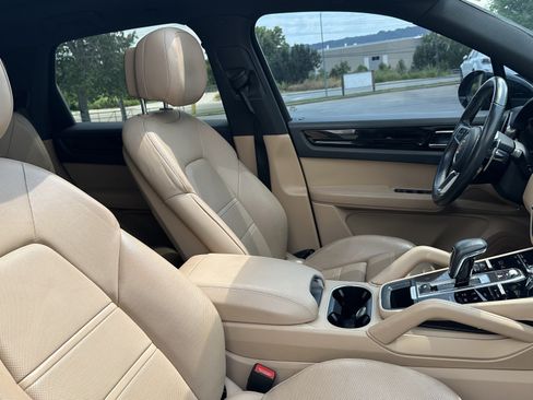 Used 2020 Porsche Cayenne AWD/4WD image 33