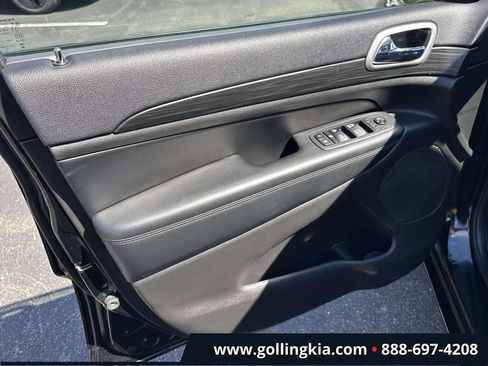 Used 2019 Jeep Grand Cherokee Altitude AWD/4WD image 14